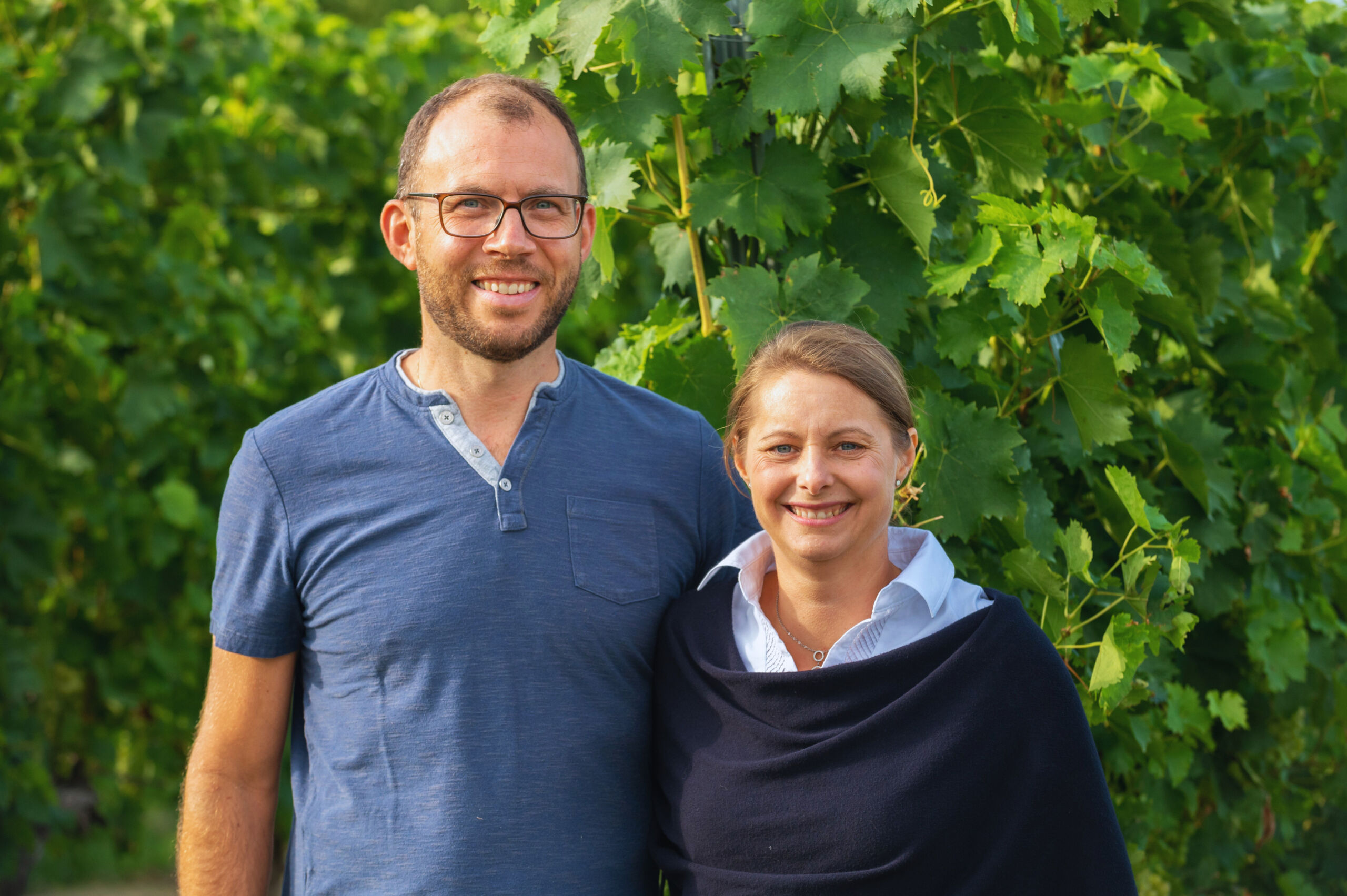 Andreas und Marlies Holzer im Weingarten Andreas und Marlies Holzer